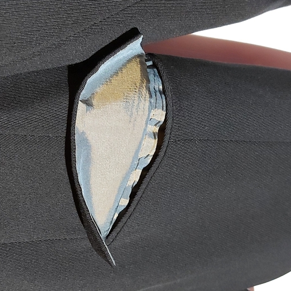 HUGO BOSS THREE BUTTON BLAZER! - Picture 7 of 11